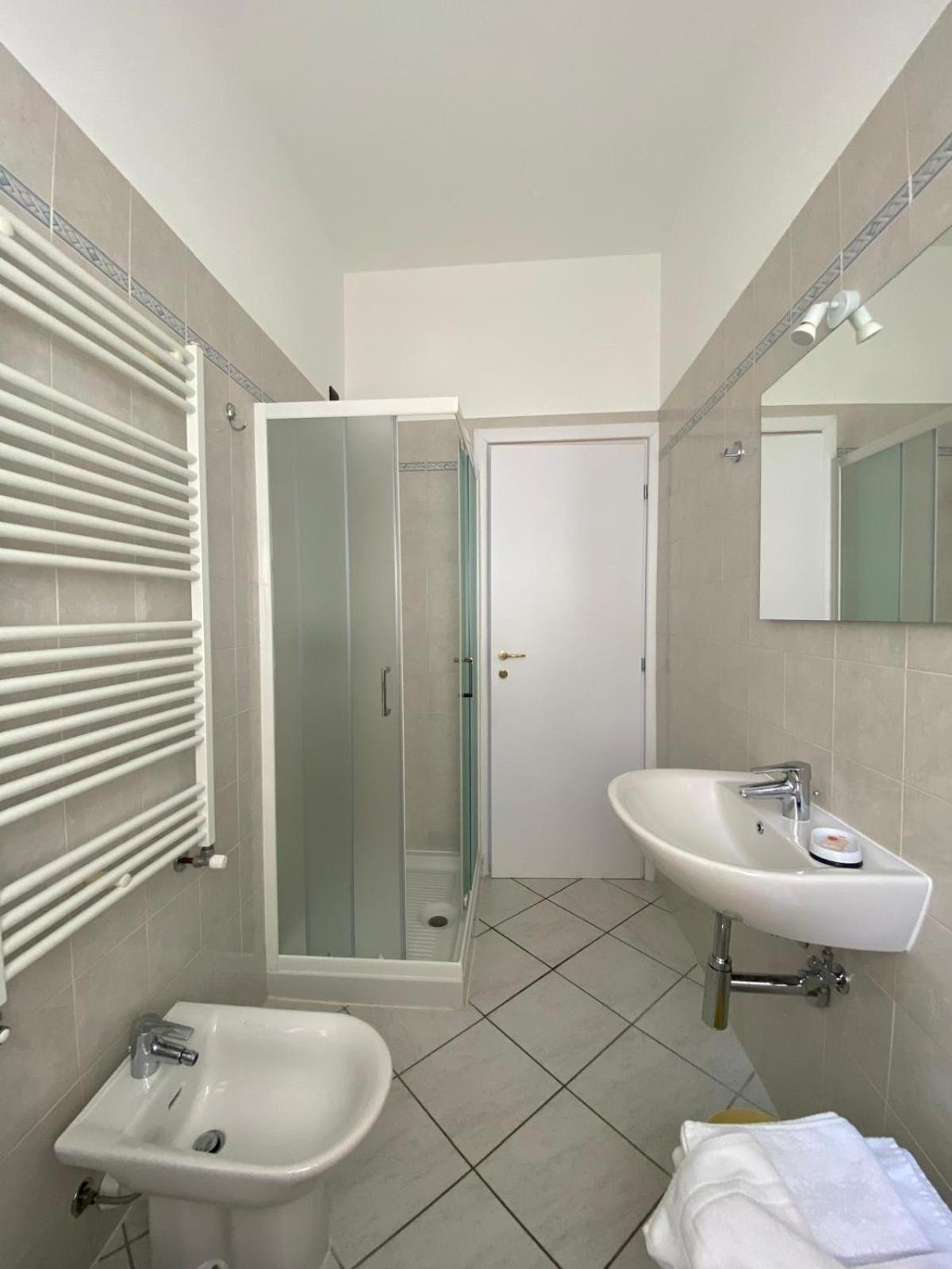La Casa Al Lago, Reno Di Leggiuno Apartment Exterior photo